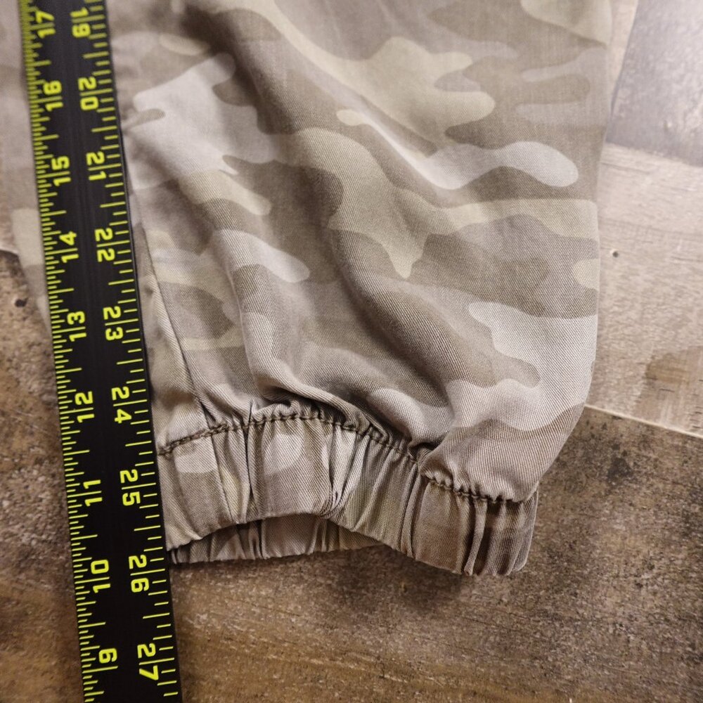 American Eagle Outfitters Women’s Size Medium Camo Cargo Jogger Pants 26" Inseam - Picture 4 of 10